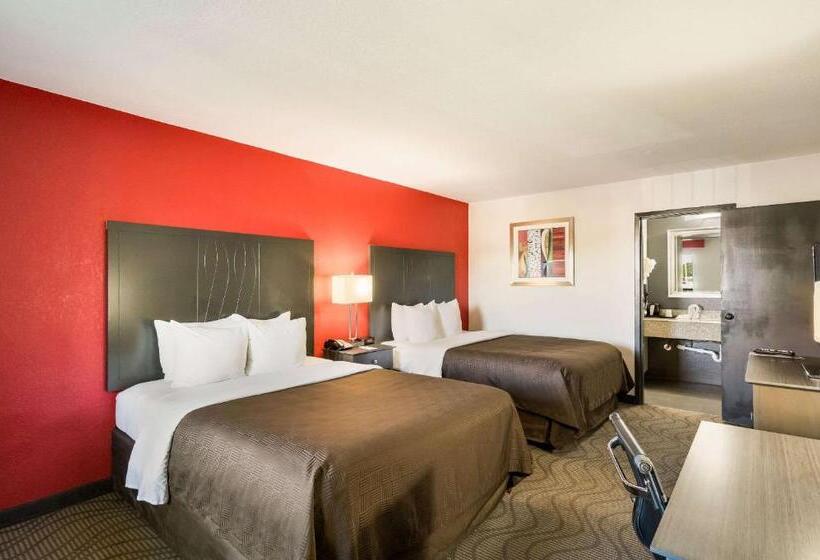 Номер Стандарт, Clarion Inn & Suites Russellville I40