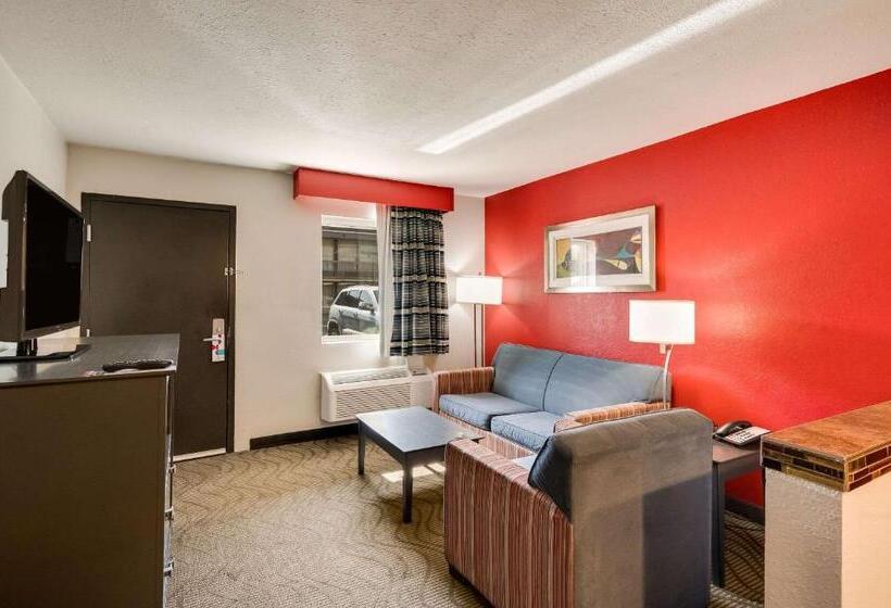 Люкс Кровать Кинг, Clarion Inn & Suites Russellville I40
