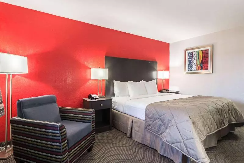 スタンダードルーム, Clarion Inn & Suites Russellville I40