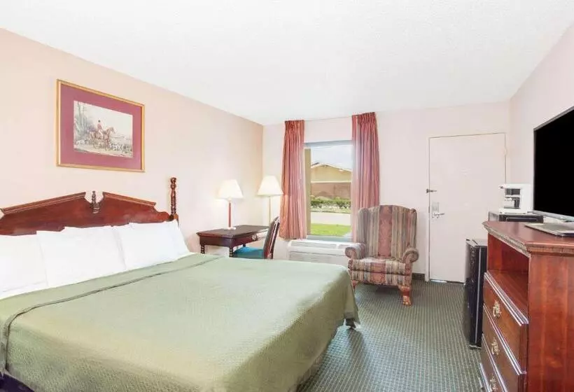 キングサイズベッドのスタンダードルーム, Days Inn By Wyndham Greenville Ms
