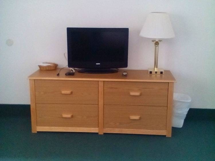 غرفة قياسية مطلّة علي حمام السباحة, Dockside Inn & Resort