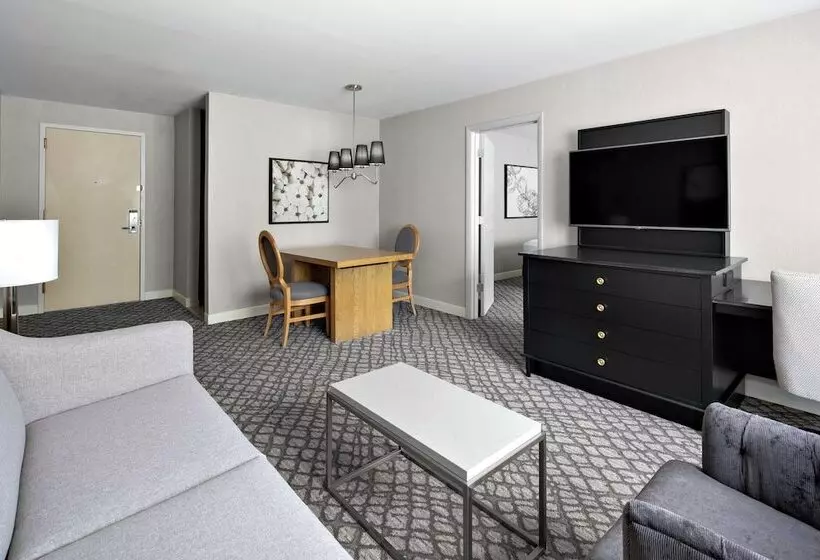 スイート, Doubletree Suites By Hilton Charlotte Southpark