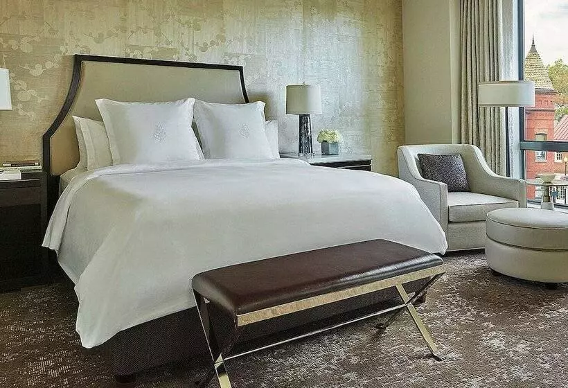 سوئیت پریمیوم, Four Seasons  Washington Dc