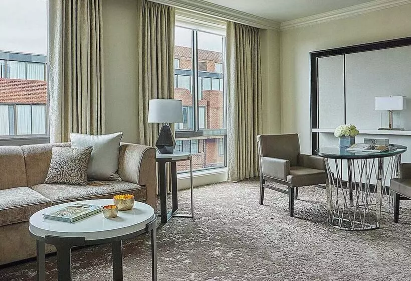 سوئیت پریمیوم, Four Seasons  Washington Dc