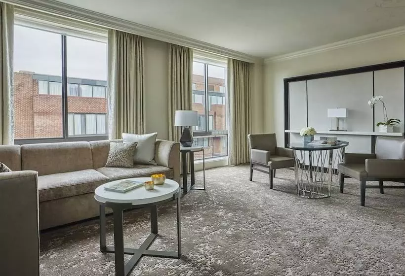 سوئیت پریمیوم, Four Seasons  Washington Dc