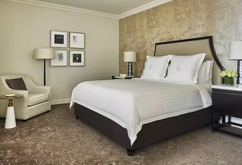 سوئیت برای معلولان, Four Seasons  Washington Dc