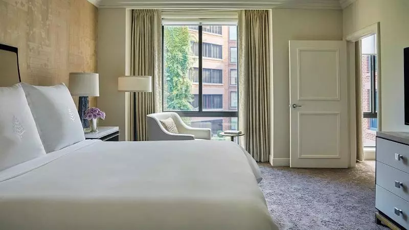 سوئیت با تخت بزرگ, Four Seasons  Washington Dc