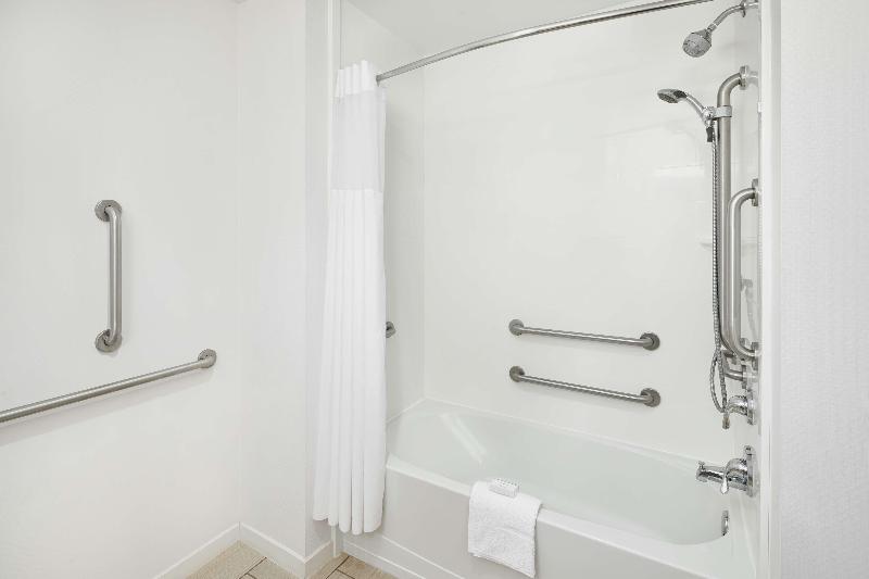 장애인을 위한 킹사이즈 침대 스탠다드 룸, Holiday Inn Express Atlantic City W Pleasantville, An Ihg