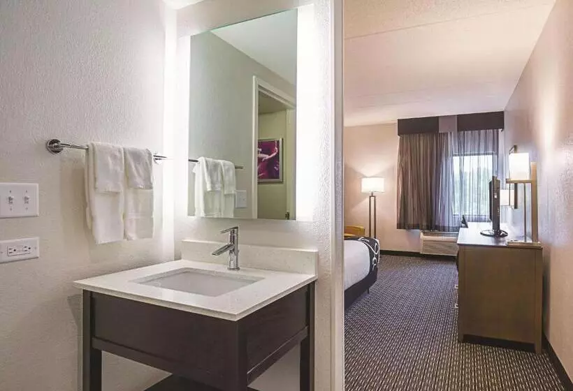 キングサイズベッドのデラックスルーム, La Quinta By Wyndham Myrtle Beach N. Kings Hwy