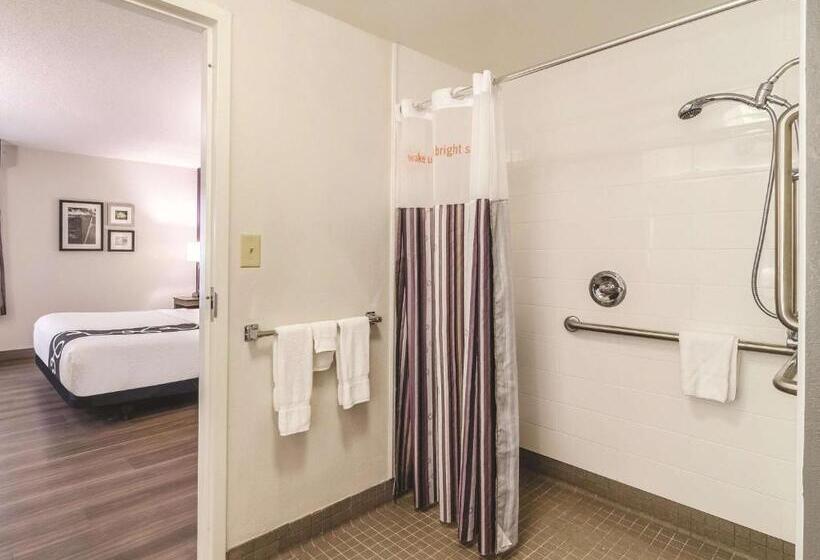 Люкс Адаптированный для Инвалидов, La Quinta By Wyndham Myrtle Beach   N. Kings Hwy