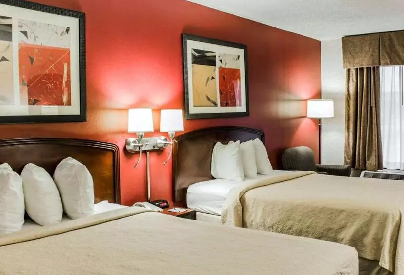 ２ダブルベッドのスタンダードルーム, Quality Inn Roanoke Near Lake Gaston