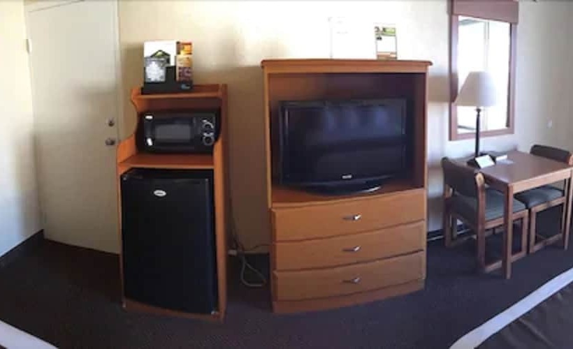 غرفه قياسيه سريرين مزدوجين, Whitten Inn University