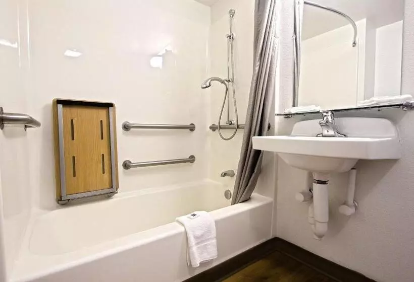 身障者適用キングサイズベッドルーム, Motel 6 East Brunswick, Nj