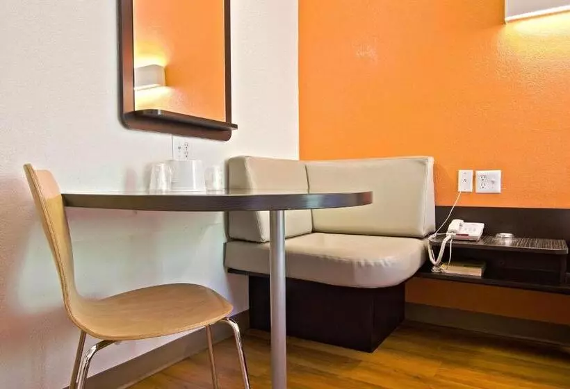 身障者適用キングサイズベッドルーム, Motel 6 East Brunswick, Nj