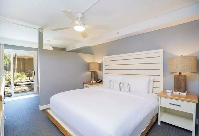 キングサイズベッドのジュニアスイート, Beach House Resort Hilton Head Island