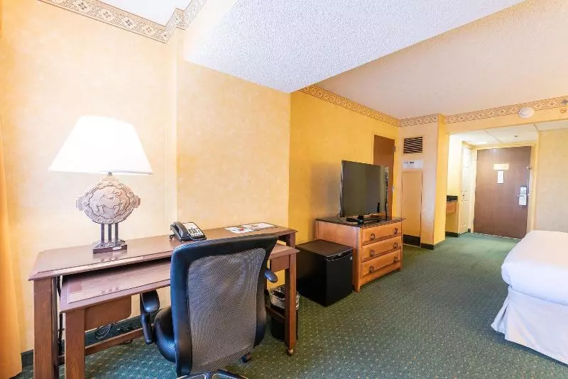 キングサイズベッドのスタンダードルーム, Albuquerque Marriott Pyramid North