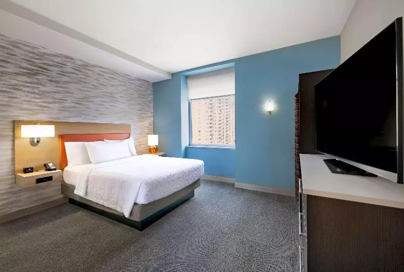 اتاق استاندارد با تخت بزرگ, Hampton Inn & Suites Alexandria Old Town Area South
