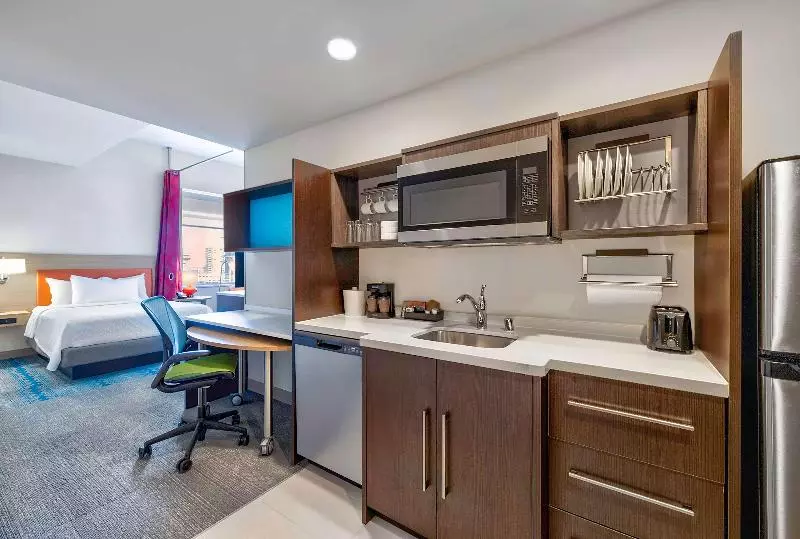 اتاق استاندارد با تخت بزرگ, Hampton Inn & Suites Alexandria Old Town Area South