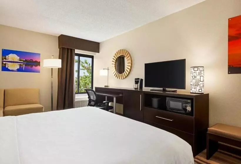 キングサイズベッドのスタンダードルーム, Holiday Inn Washington Dulles International Airport, An Ihg