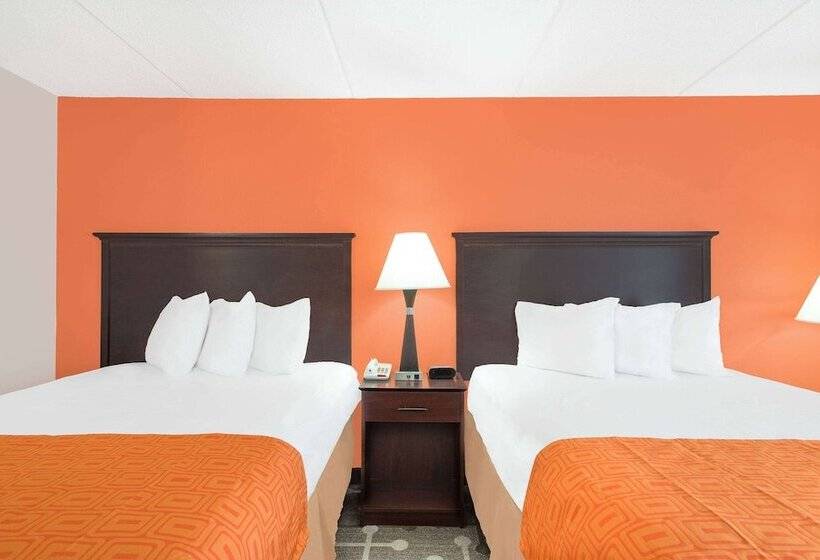 带2个双人床的标准工作室, Howard Johnson By Wyndham Saugerties