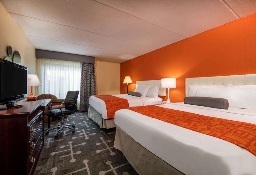 带2个双人床的标准工作室, Howard Johnson By Wyndham Saugerties