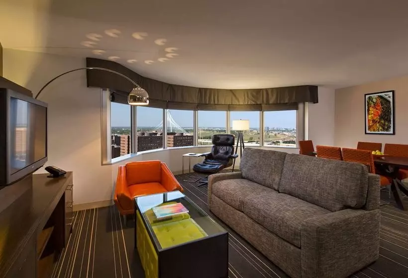 スイート, Hyatt Regency Dallas