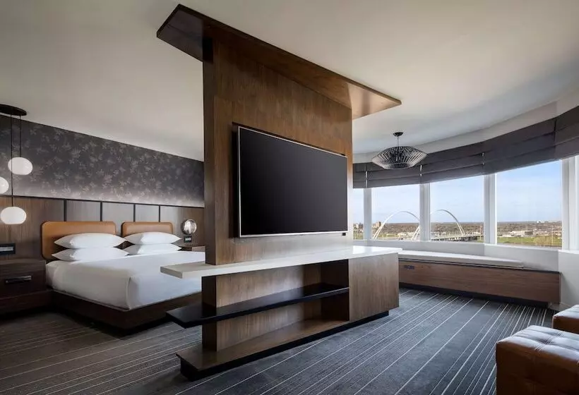 スタンダードスタジオ, Hyatt Regency Dallas