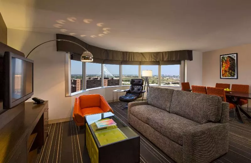 スイート, Hyatt Regency Dallas
