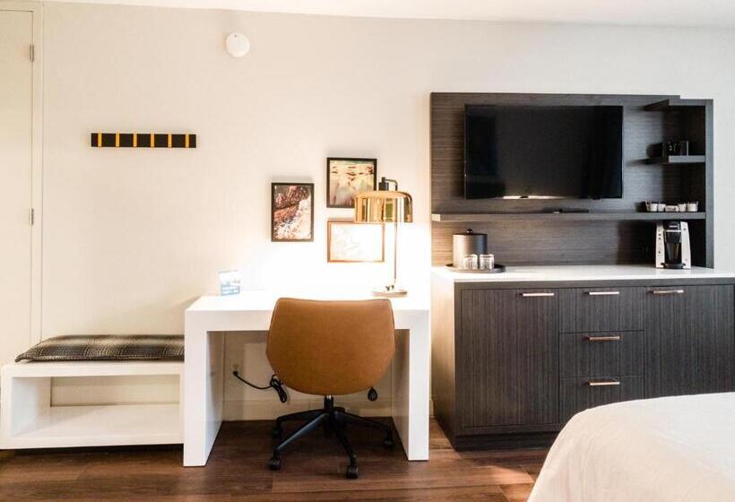 חדר סטנדרט עם מיטת קינג, Indigo Rochester Mayo Clinic Area