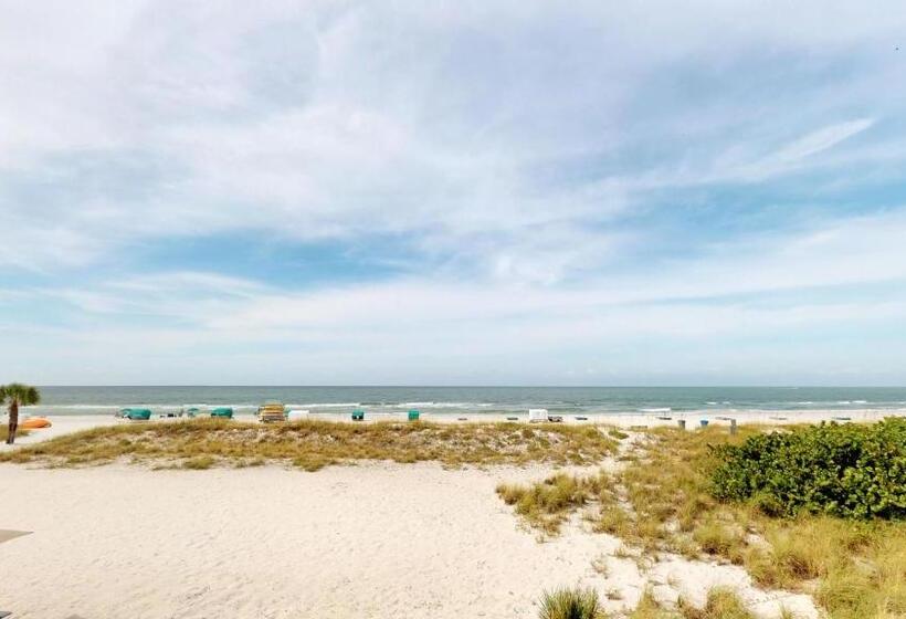 اتاق استاندارد با تخت بزرگ, Island Inn Beach Resort