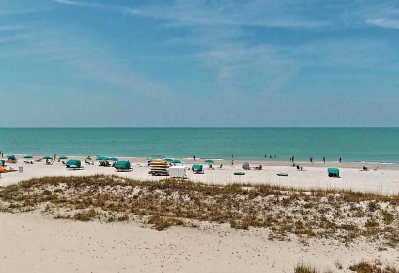 이그제큐티브 룸 킹사이즈 침대, Island Inn Beach Resort