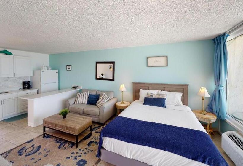 سوییت, Island Inn Beach Resort