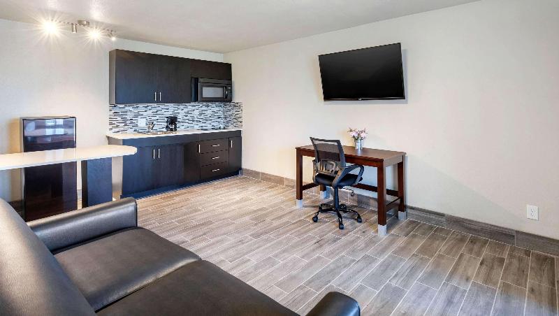 Executive Suite, Magnuson Grand Hotel And Conference Center Tyler