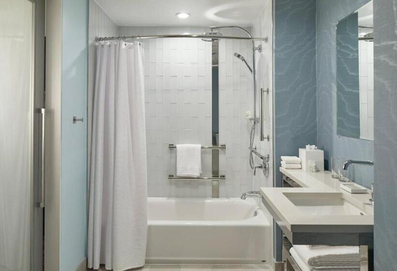 غرفة كلوب سرير كينج, Renaissance Charlotte Southpark