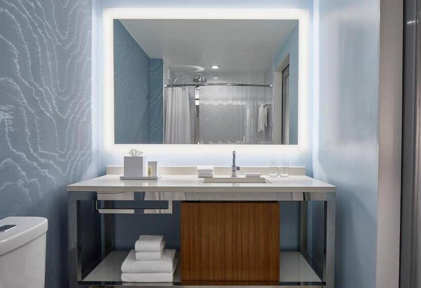 غرفة كلوب, Renaissance Charlotte Southpark