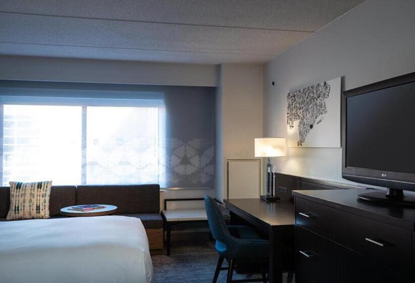 חדר סטנדרט שתי מיטות זוגיות, The Baronette Renaissance Detroitnovi