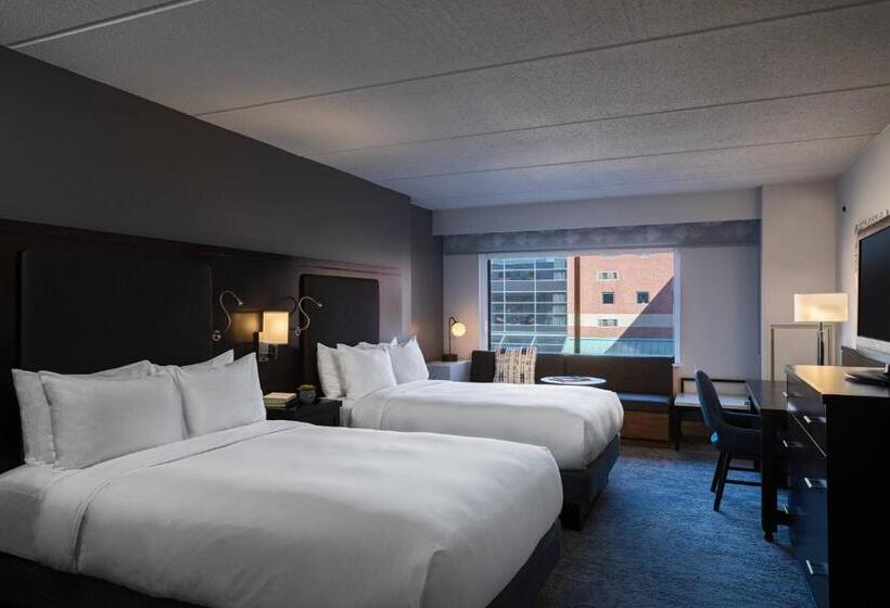 חדר סטנדרט שתי מיטות זוגיות, The Baronette Renaissance Detroitnovi