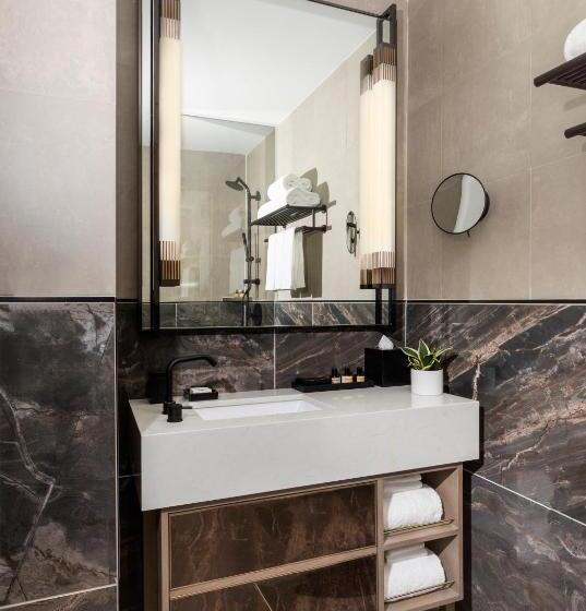 带大床的豪华间, Thompson Central Park New York, By Hyatt