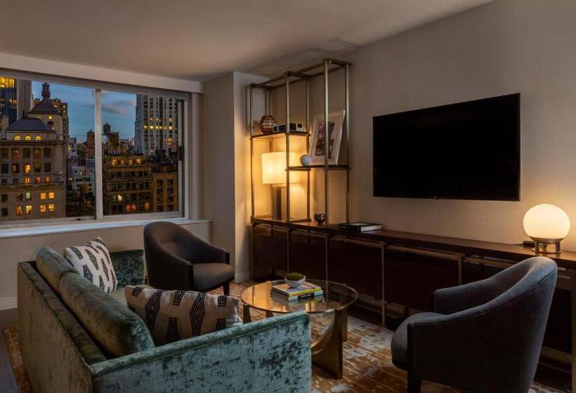 带大床的豪华间, Thompson Central Park New York, By Hyatt