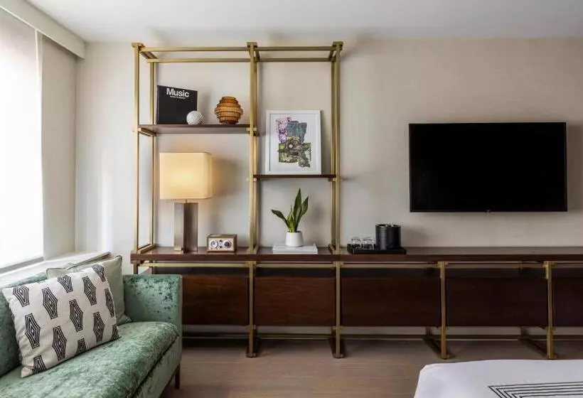 Standard-invahuone King-vuode, Thompson Central Park New York, By Hyatt
