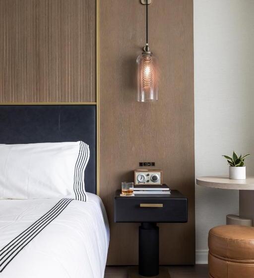 适合残疾人士使用的带超级大床的标准间, Thompson Central Park New York, By Hyatt