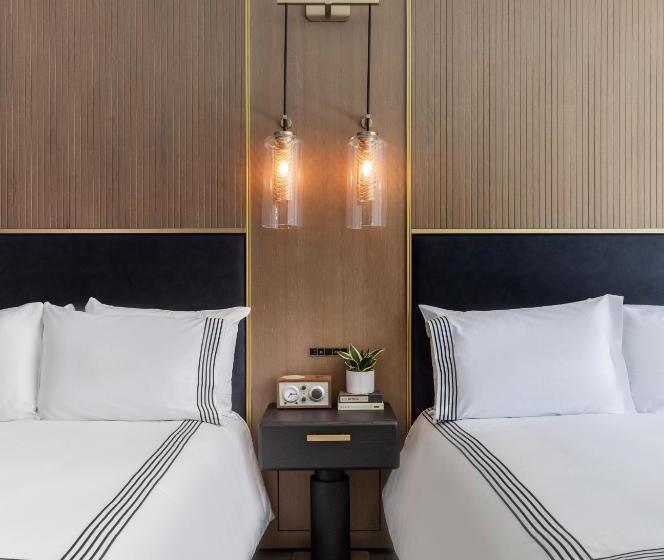 带2个双人床的标准工作室, Thompson Central Park New York, By Hyatt