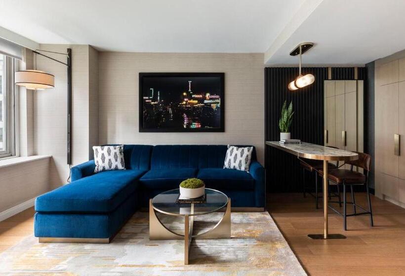 带大床的标准工作室, Thompson Central Park New York, By Hyatt