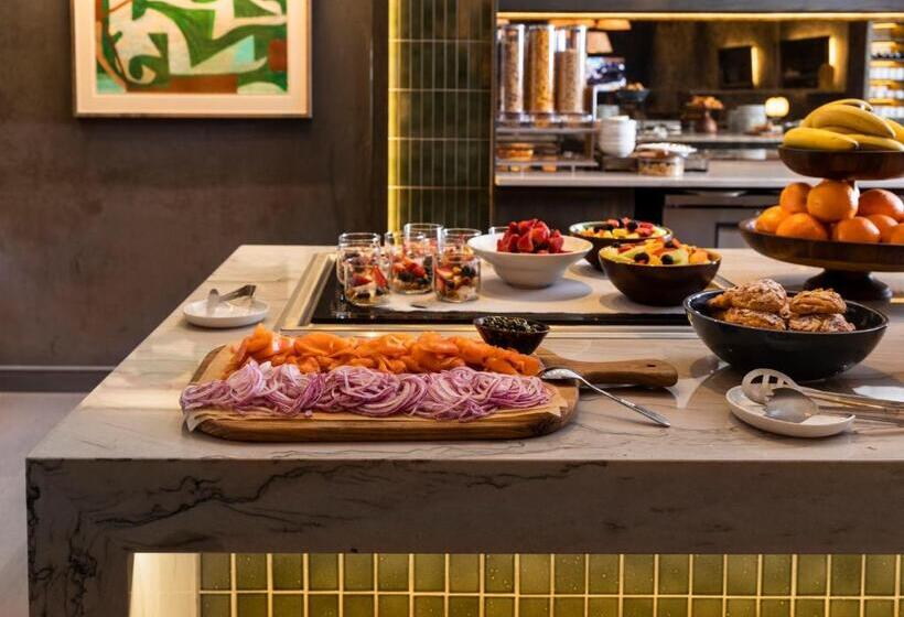 适合残疾人士使用的套间, Thompson Central Park New York, By Hyatt