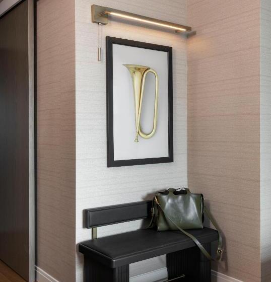 适合残疾人士使用的带超级大床的标准间, Thompson Central Park New York, By Hyatt