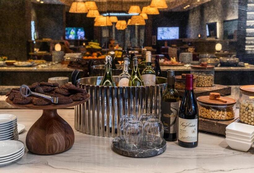 带大床的标准间, Thompson Central Park New York, By Hyatt