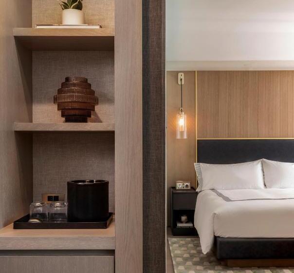 带大床的标准工作室, Thompson Central Park New York, By Hyatt