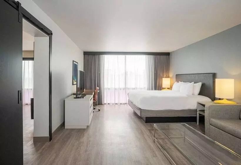 キングサイズベッドのスイートルーム, Wyndham Fort Smith City Center