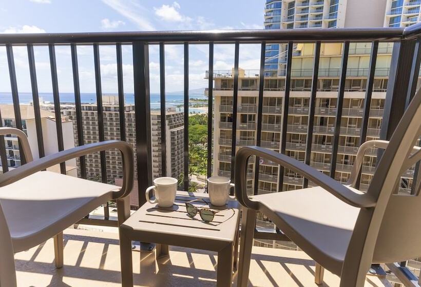 سوییت لوکس, Imperial Hawaii Resort