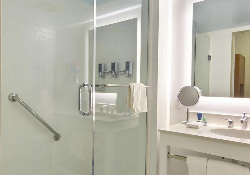 Standard Værelse King Size Seng, Four Points By Sheraton Punta Gorda Harborside